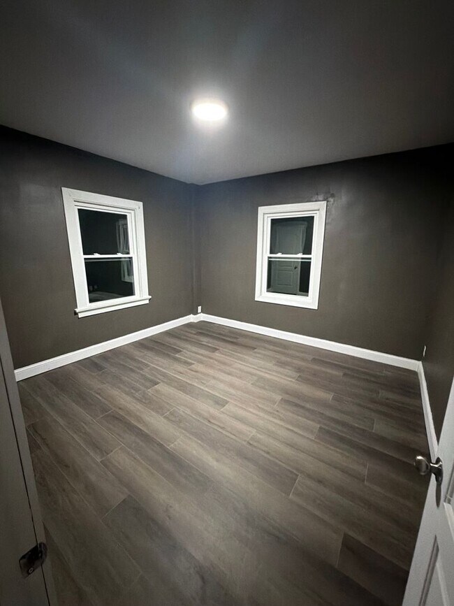 2327 N Main St Unidad 2327 -  Unit 2
