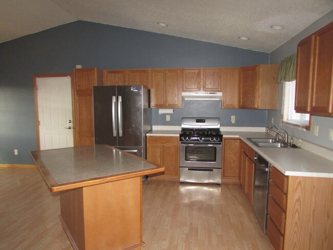 Photo - 3 BED | 3 BATH | DOUBLE GARAGE | SOUTH