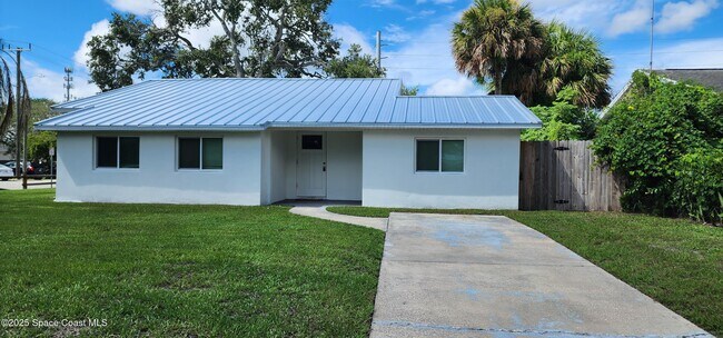 Building Photo - 1576 Avocado Ave Rental