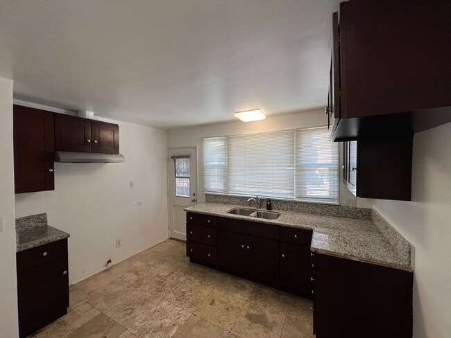 Photo - 51st Street Apartments Triplex Unit 617 1/4