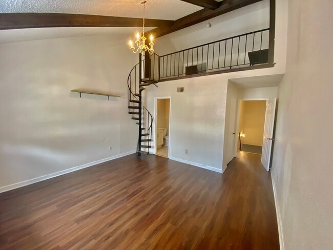 Large Master Bedroom featuring Loft w/Closet, use as office or additional bedroom - 728 Hinyub Ave
