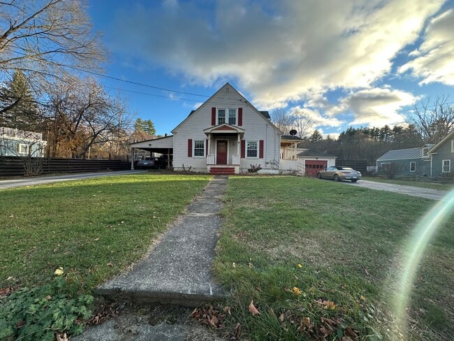 Building Photo - 4 Maple Ave Unit 4 maple abe
