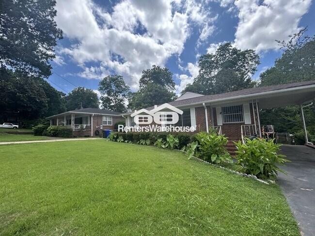Photo - 940 Center Way SW