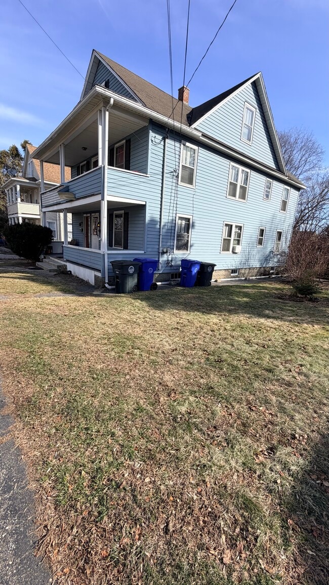 Building Photo - 27 Beechwood Ave Unit 27 Beechwood Ave. Torring