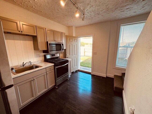Photo - 212 W Hope Ave, One Bedroom House