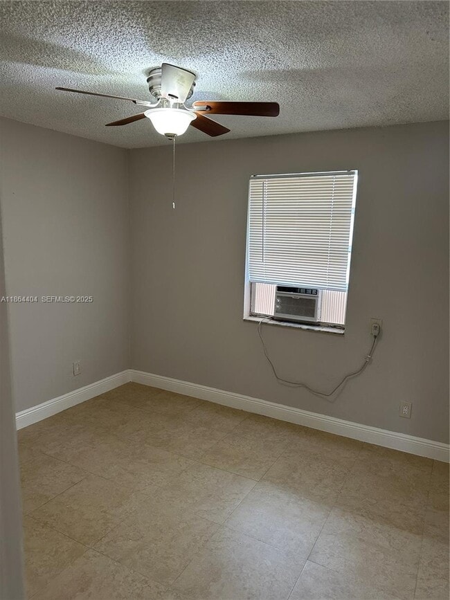 Building Photo - 1541 NW 2nd St Unit B