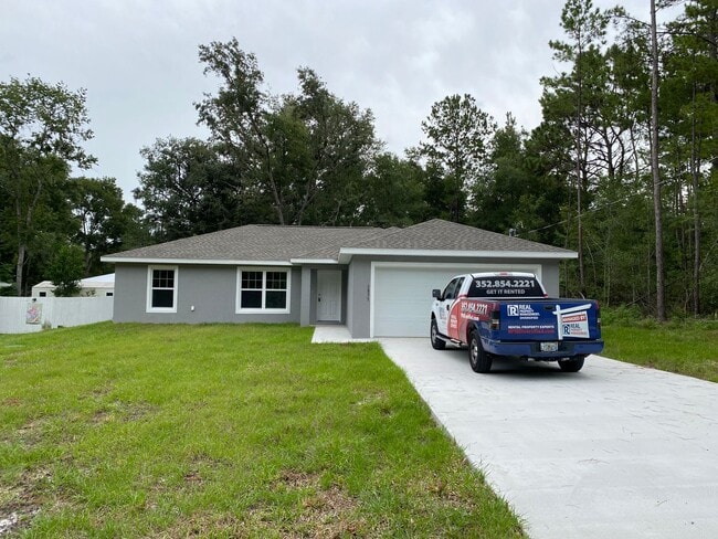 Building Photo - Custom Home - Desirable SW Ocala Neighborhood 3/2/2 **Won't Last**
