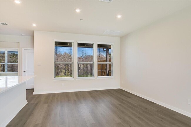 Photo - 2500 Forest Creek Dr Unit 2004