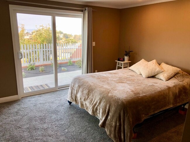 Photo - Modern 3BR+Den / 2BA Home W/Indoor & Outdoor Living, Views – PROGRESSIVE