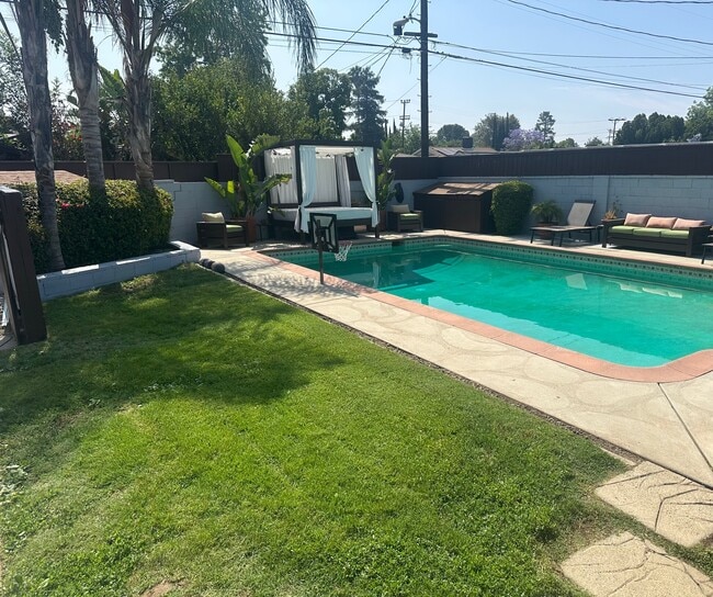 Photo - 8956 Swinton Ave House