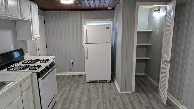 Photo - Welcome to this charming 3-bedroom, 1-bathroom home in Akron - Section 8 Welcome