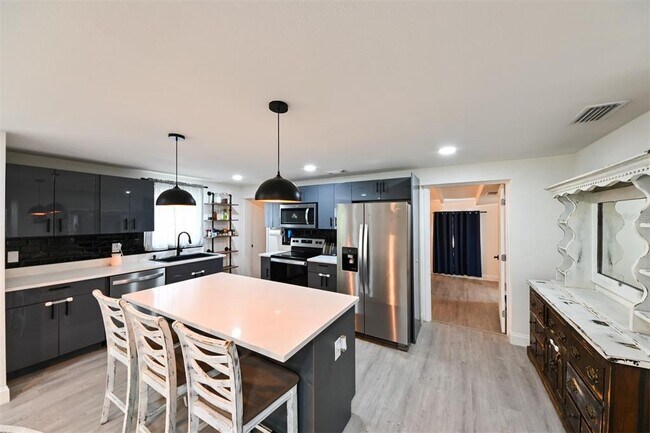 Photo - 4114 W Olive St