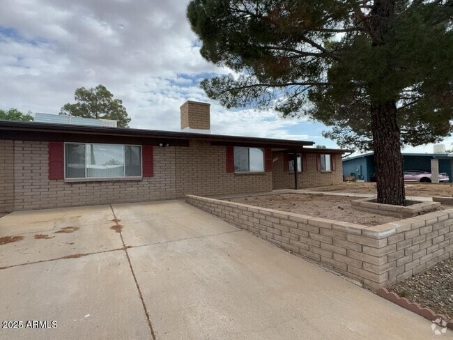 Building Photo - 3733 Sparrow Dr Rental