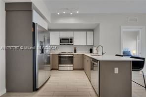 Building Photo - 321 NE 26th St Rental