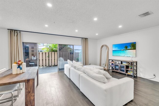 Photo - 881 NW 81st Way