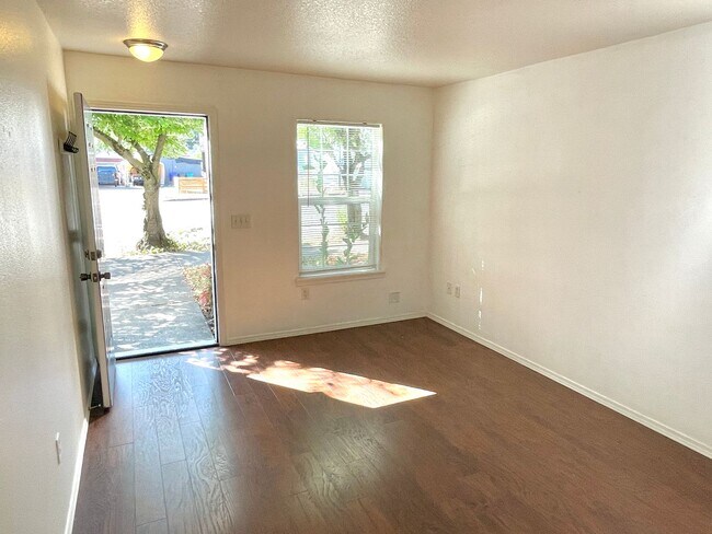 Photo - St. Johns Neighborhood Rowhouse with Detached Garage, Private Back Patio