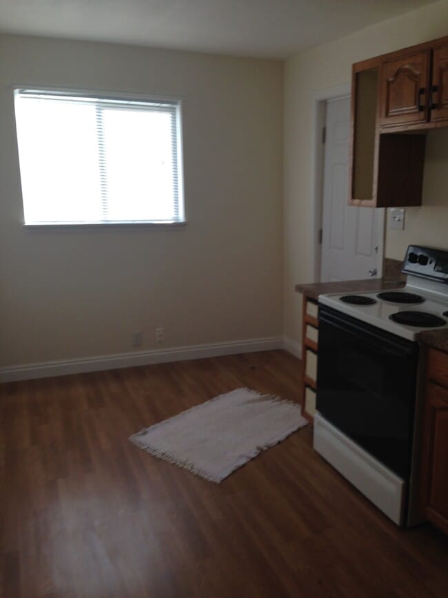 Photo - 935 N Hayes Ave