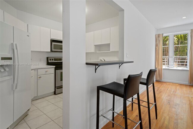 Photo - 1018 Meridian Ave Unit 5