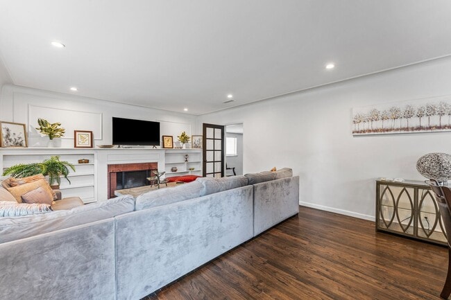 Photo - Beautiful 3 bed 2 Bath + Bonus Room home + Yard  in Old Torrance!