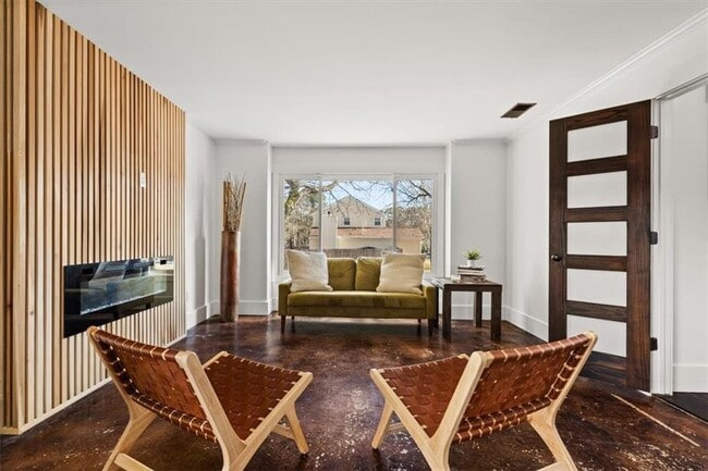 Photo - 425 Mikasa Dr