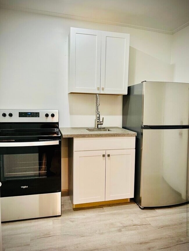 Building Photo - 1324 5th Ave Unit 3