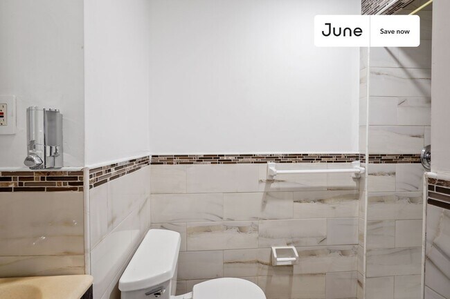 Photo - 534 E 14th St Unidad 8