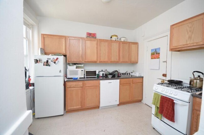 Photo - 135 Sutherland Rd Condo Unit L