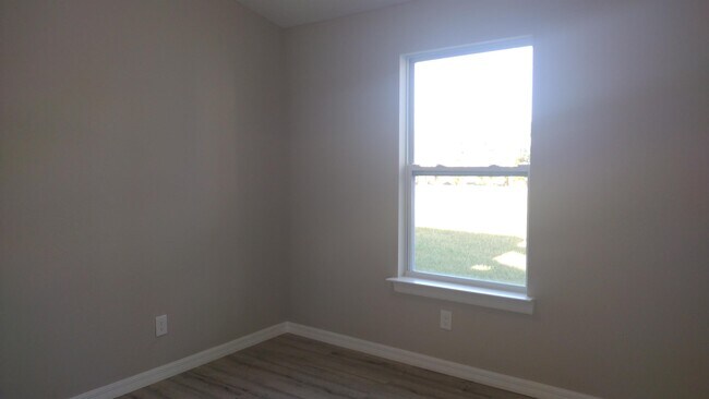 Photo - 1252 County St E