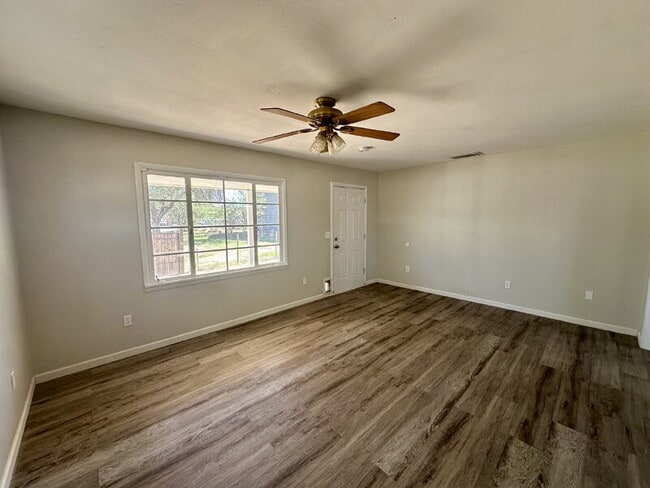Photo - 544 N 7th Pl