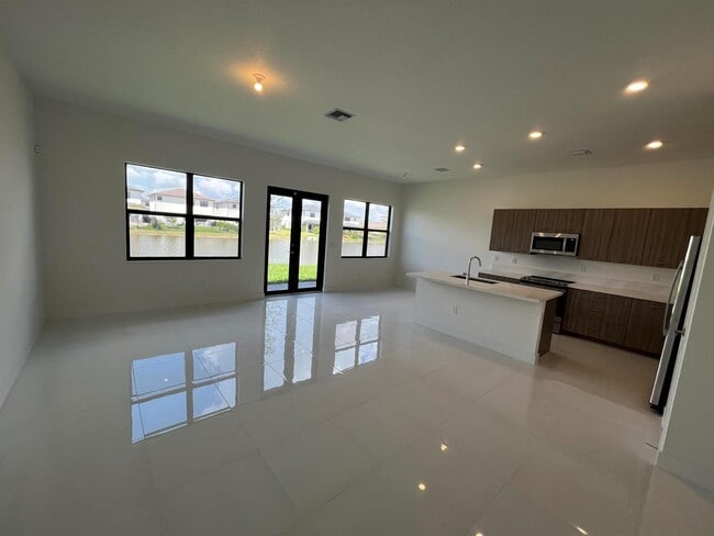 Building Photo - 4398 SW 173rd Ave Rental