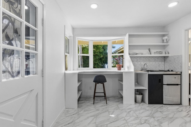 Photo - 82-5909-5909 Coffee Royal Pl Unit C