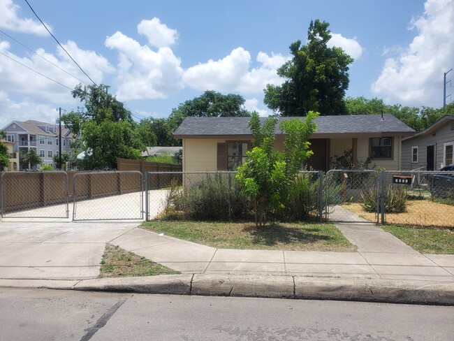 Photo - 1822 Hays St Casa