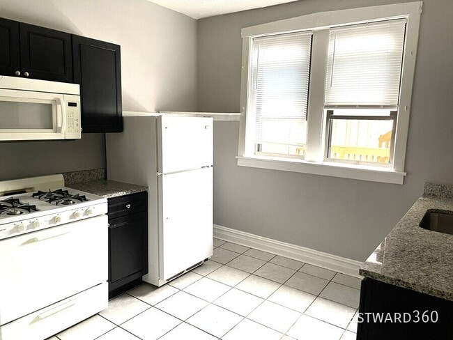 Photo - 2551 N Avers Ave Unit 2C