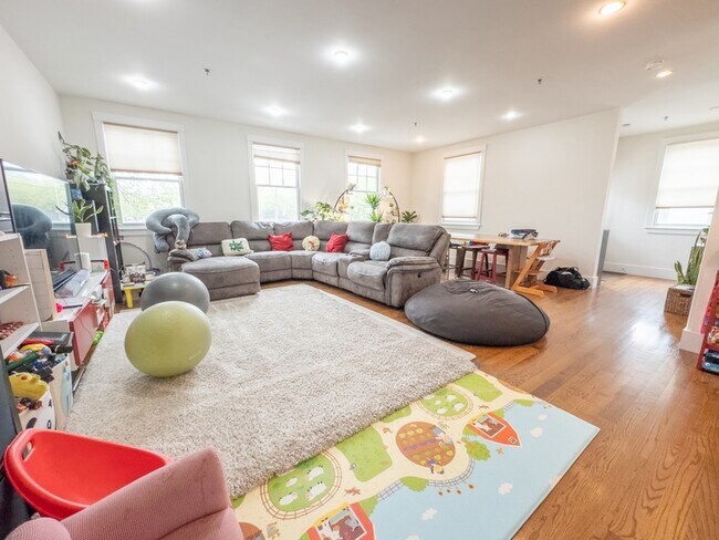 Photo - 9 Montague St