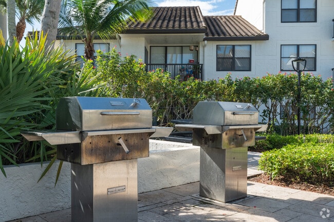 Gables Town Place - Pool Grill