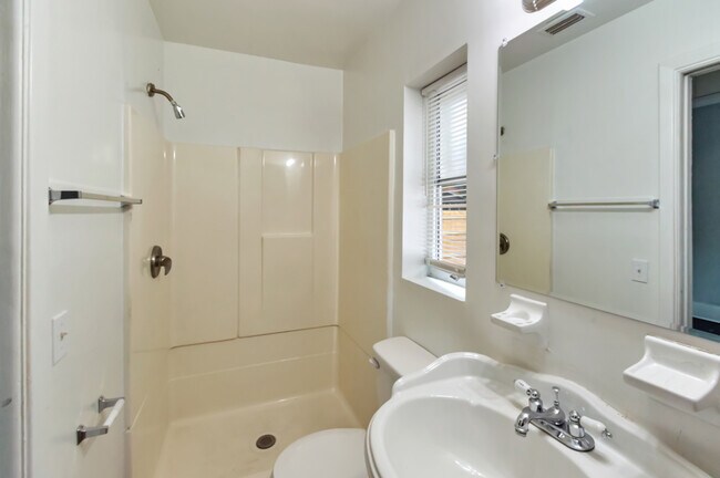 Photo - 29 W 21st St