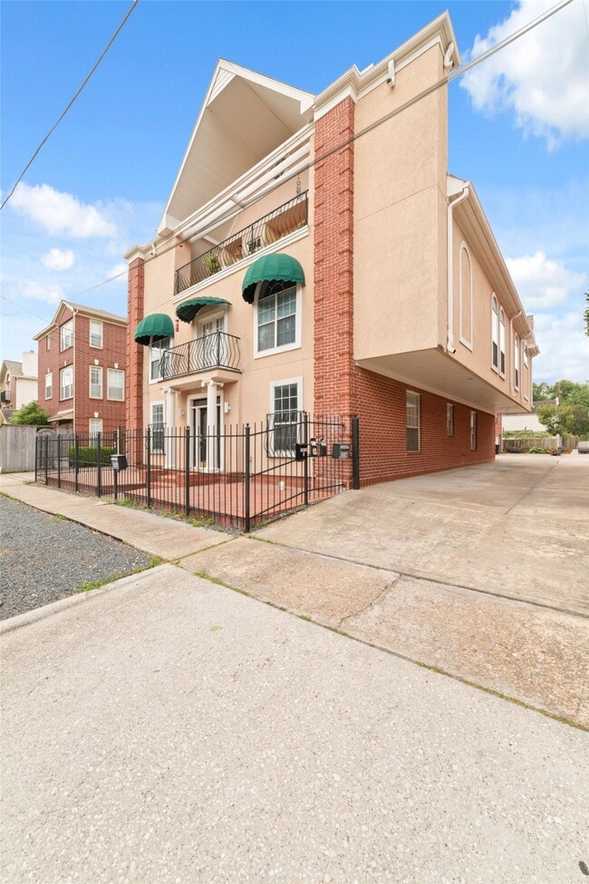 Building Photo - 1516 Park St