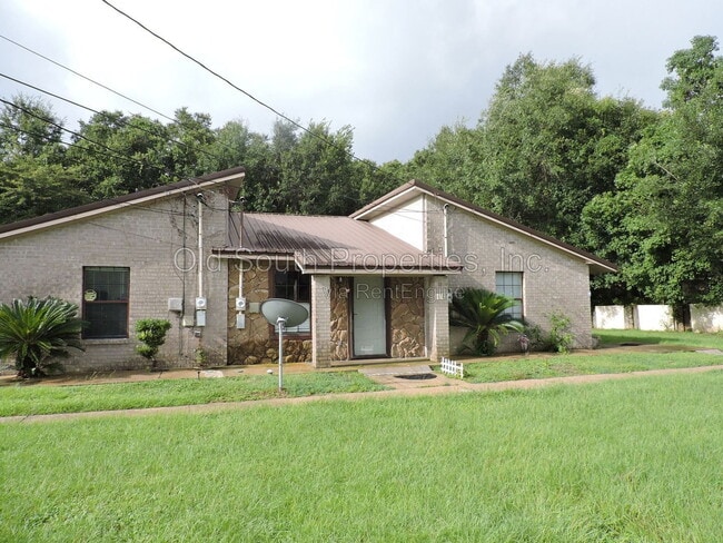 Building Photo - 1345 Jasma Ln Unit B