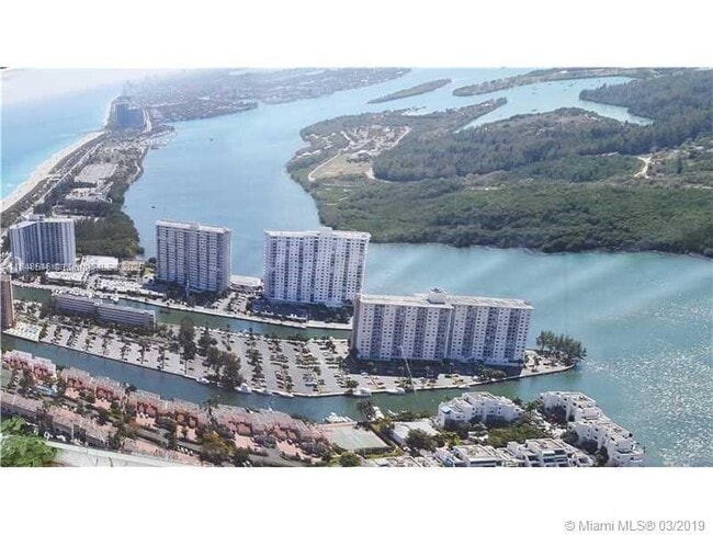 Building Photo - 500 Bayview Dr Unit 725 Rental