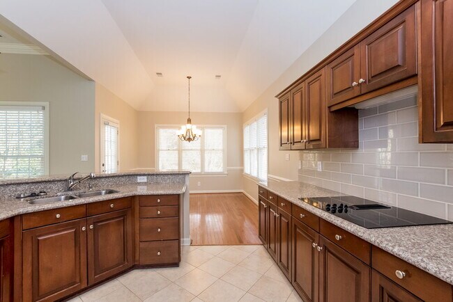 9424 Arborview Ct