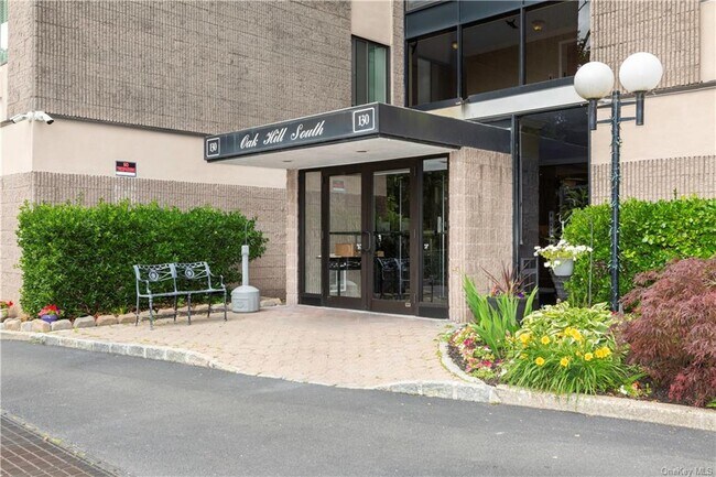 Photo - 130 Colonial Pkwy Unit # 4L
