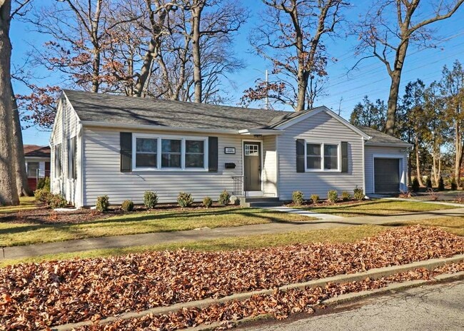 Photo - 1700 N Linden Ave House