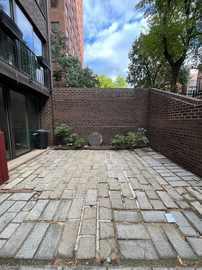 Photo - Spacious Three Bedroom Townhome in Society...