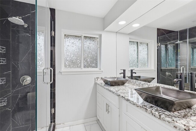Photo - 5347 Rutherglenn Dr