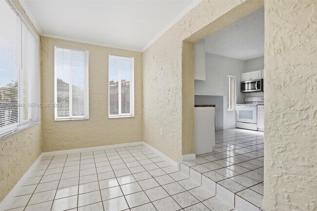 Photo - 1745 SW 17th St Unit 2