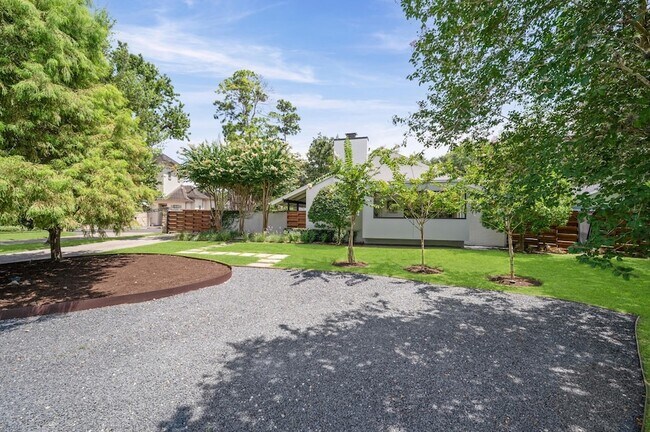 10 Inwood Oaks Dr