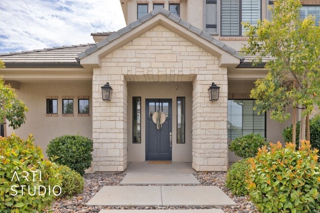 Photo - Gorgeous 5 bed 4 bath with AWESOME BACK YA...
