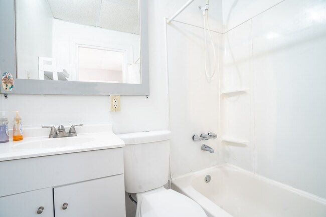 Photo - 5807 Hobart St Unidad 5807 Hobart St