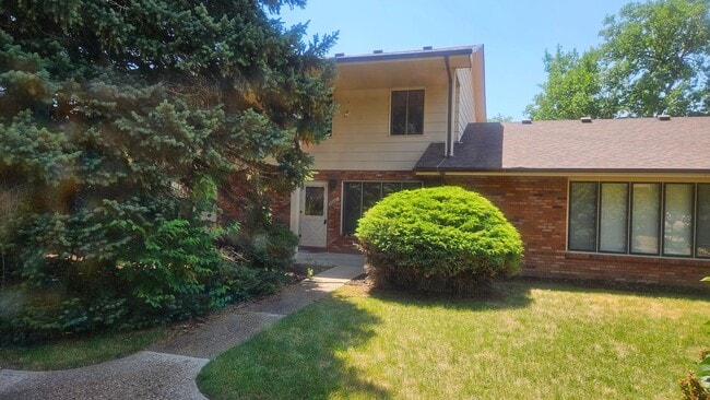 Building Photo - 2608 Leisure Dr Unit B
