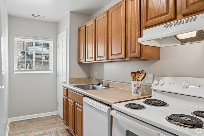 2BR, 1BA - 795SF - Kitchen